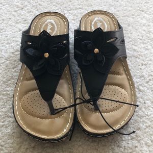 🆕 Low-wedge Sandals